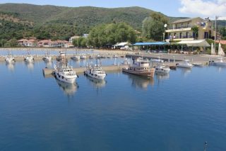 limani platanias port pilio